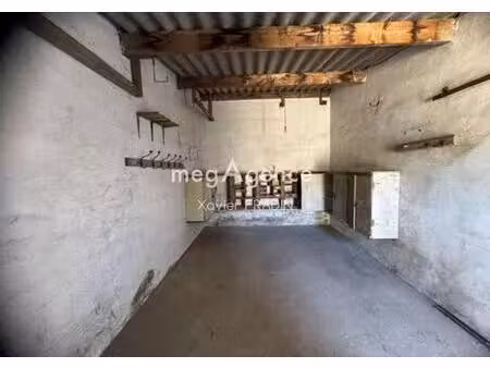 garage idéalement situé, à deux pas de la rue piétonne et de la plage. hors copropriété !