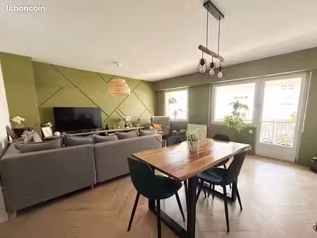 appartement rénové avec balcon– 82 m² – quartier gare sablon