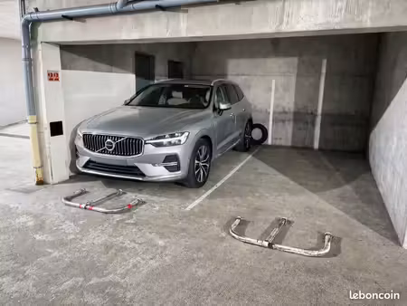 parking et ses 2 caves