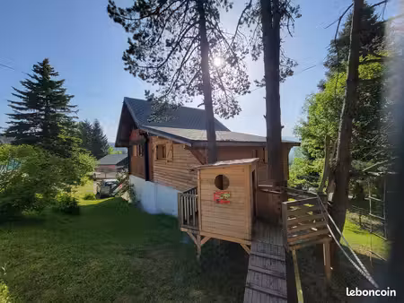 chalet 4 faces, 4 chambres, jardin et vue imprenable