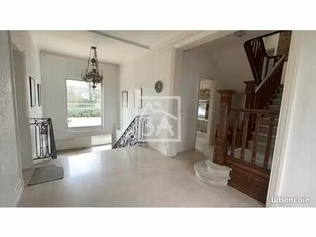 propriété 11 pièces 200 m²