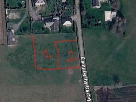 terrains plats de 1121m² et 877m²