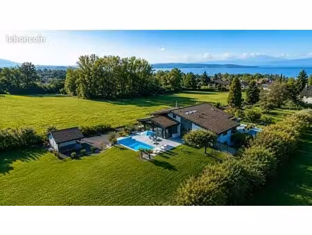propriété d’exception - au bord du lac léman - vue lac - calme absolu - aucun vis à vis - 