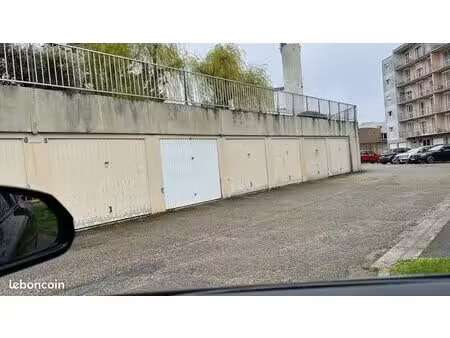 garage dans résidence