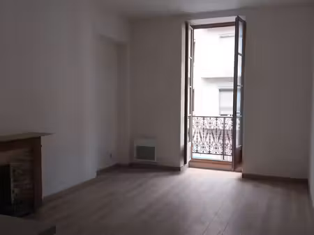 chambery, charmant t2 40 m2+ grenier 10 m2 idealement situe, gare a proximite