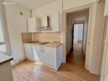 t3 lumineux rénové à neuf – 2 chambres – balcon – cuisine aménagée