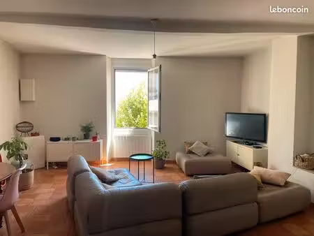 duplex rénové avec terrasse – cadenet (84160)