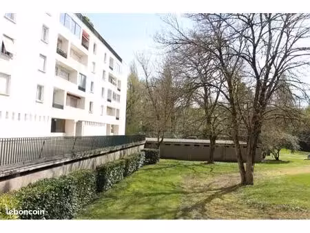 appartement t5 avec terrasse et jardin