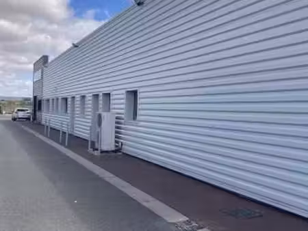 bâtiment 1 562 m²