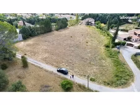 terrain 1 600 m² le val