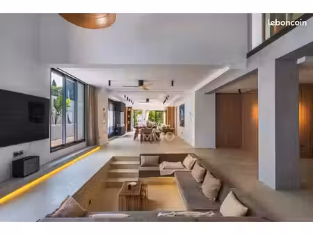 maison 5 pièces 204 m²