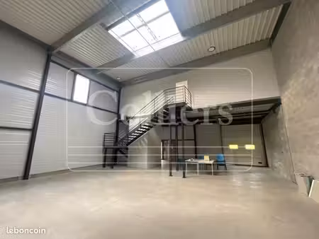 local d'activité 269 m²