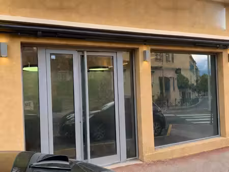 local 190 m2 location pure saint raphaël ( 83)