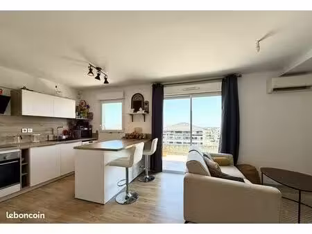 appartement t3 dernier étage avec vue mer