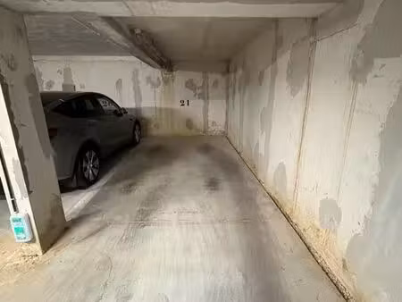 place de parking souterrain