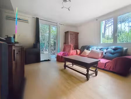 appartement , avignon, proche remparts, rez-de-jardin de 51 m², une chambre.