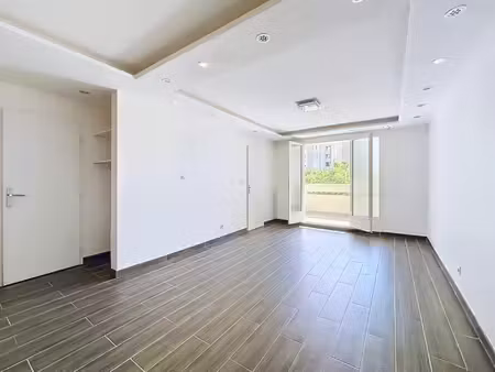 villeuranne - appartement t2 avec balcon