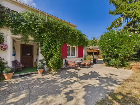 propriété familiale composée de deux logements – 270 m² – terrain 2 000 m² – piscine – tou