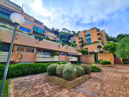 mont boron 2 pièces parking 930 €