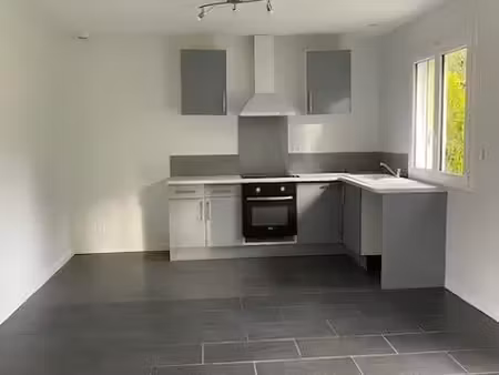 location maison 4 pièces 100 m² à villandraut (33730), 980 €