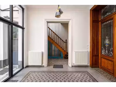 maison semi-bourgeoise au cachet unique à réinventer