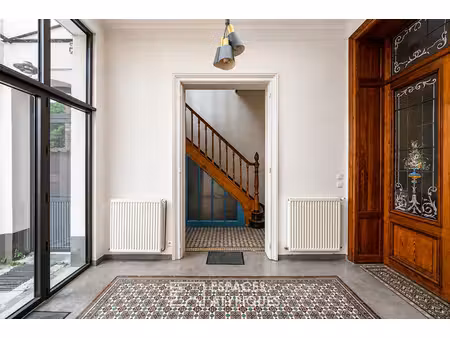 maison semi-bourgeoise au cachet unique à réinventer