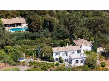 propriété d'exception de 5 hectares – vue dégagée, aperçu mer et calme absolu
