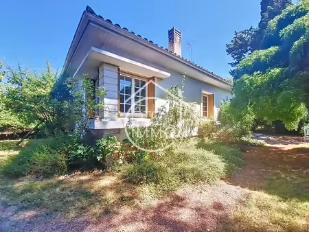 pineuilh : maison à étage de 124.61 m² avec parc de 2500m² et garage.