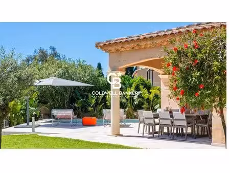 emplacement exceptionnel, villa sur la plage
