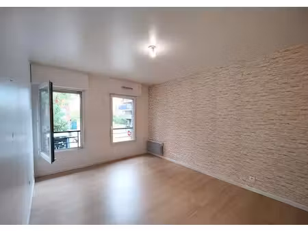 location appartement 2 pièces 40 m² à saint-denis (93200), 975 €
