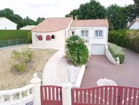 vente maison à beaulieu-sous-la-roche (85190) : à vendre / 94m² beaulieu-sous-la-roche
