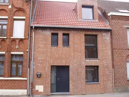 bailleul proche centre maison de ville récente
