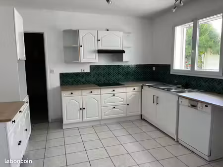 à louer, maison individuelle 91m2 avec garage sur la commune de saint-aigulin (charente-ma