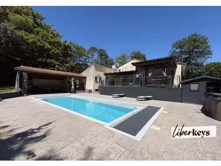 maison 7 pièces 170 m2 - targon