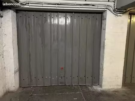vends garage en sous sol
