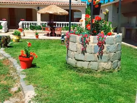 vend grande maison avec t2 et studio avec grand terrain