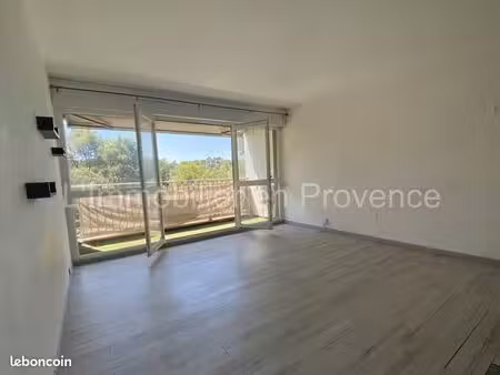studio 28m2 avec terrasse et place de parking