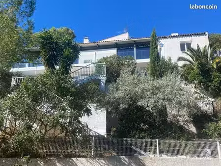 cassis villa de 310 m2 sur les hauteurs avec piscine