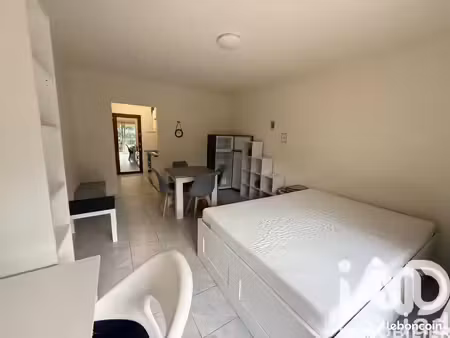 studio 1 pièce 24 m²