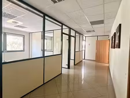 bureaux 92 m²