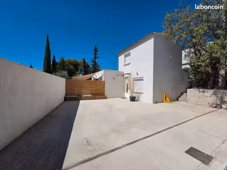 maison entiérement renover a neuf de 75 m2 sur a terrain de 198m2 avec 1 chambre de 22 m2 