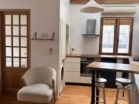 paris 3e marais – studio sous les toits, lumineux, climatisé et rénové