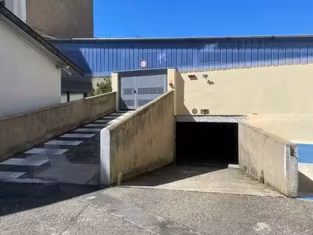 vends box fermé