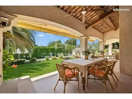 villa 7 pièces 200 m²