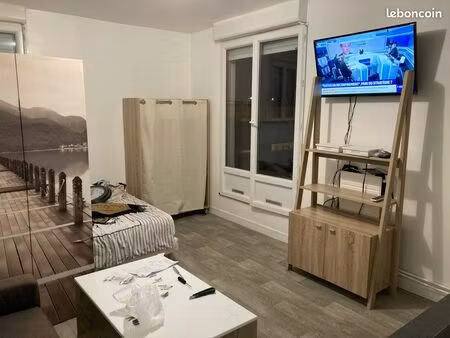 à louer 2 pièces 50 m2 avec terrasse et parking