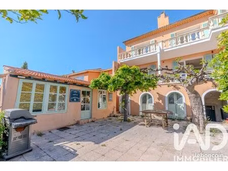 villa 8 pièces 253 m²
