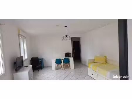 grand studio tout équipé et indépendant