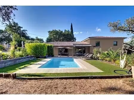 a vendre ! maison contemporaine à draguignan de 159 m² avec piscine et double garage