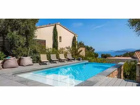 villa avec piscine et terrasse l’ile-rousse (2b)