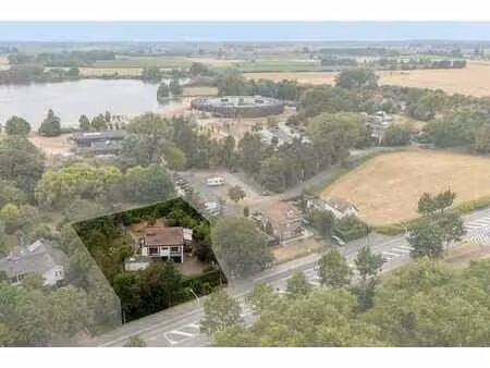 vrijstaande woning op een ruim perceel (1850m²) te zuienk...